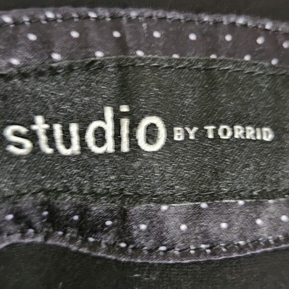 Studio by Torrid cropped pants size 2xR - Picture 5 of 11